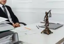 Comprendre les formes juridiques d’entreprise : avantages et inconvénients de la SARL, de la SA et de la SAS