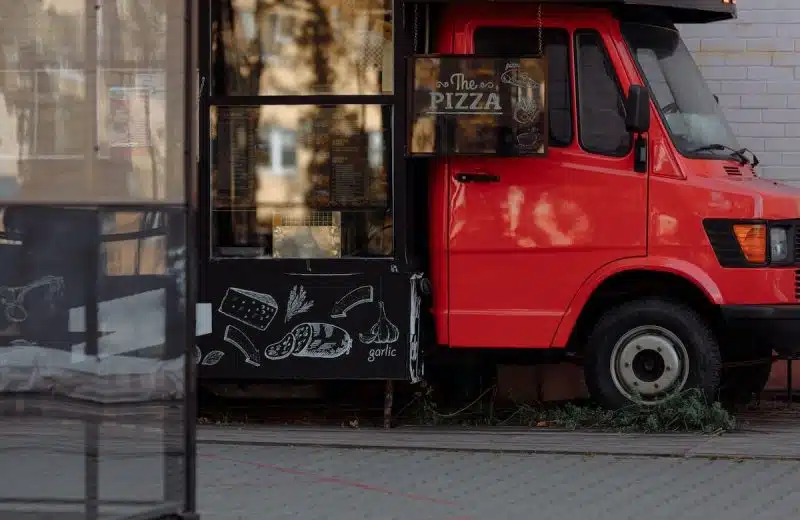 Comment ouvrir un camion pizza avec un budget limité