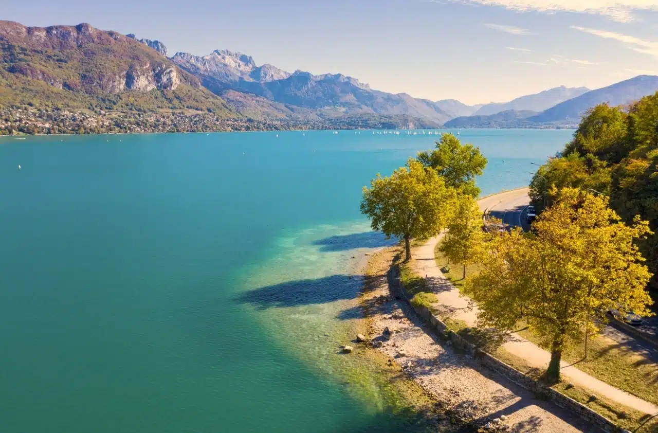 Organiser un événement professionnel inoubliable dans un cadre d'exception le choix du lac d'Annecy
