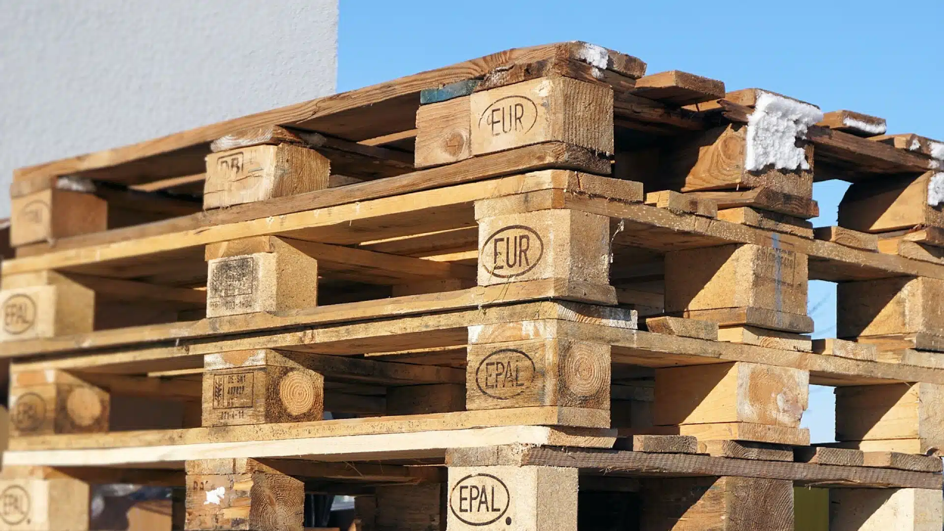Comment réduire les déchets avec un broyeur de palettes ?