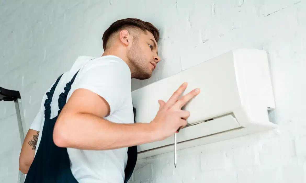 Pourquoi et comment installer une pompe de relevage pour la climatisation de vos locaux d’entreprise ?