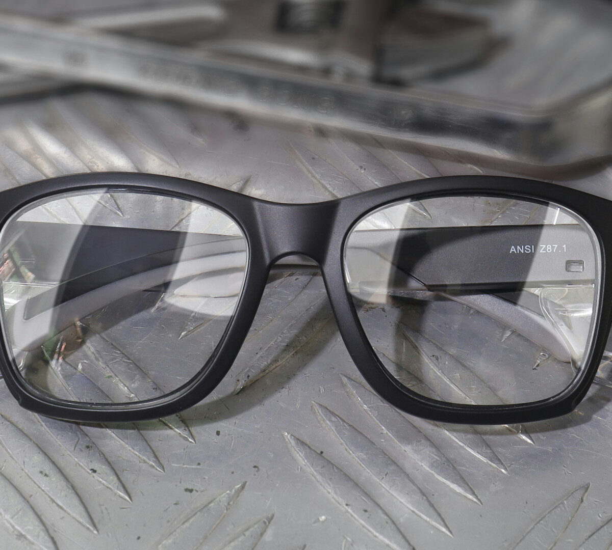 Lunettes de protection en milieu pro : ce qu'il faut savoir en 2025