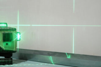 Niveau laser intérieur : précision et efficacité pour vos travaux