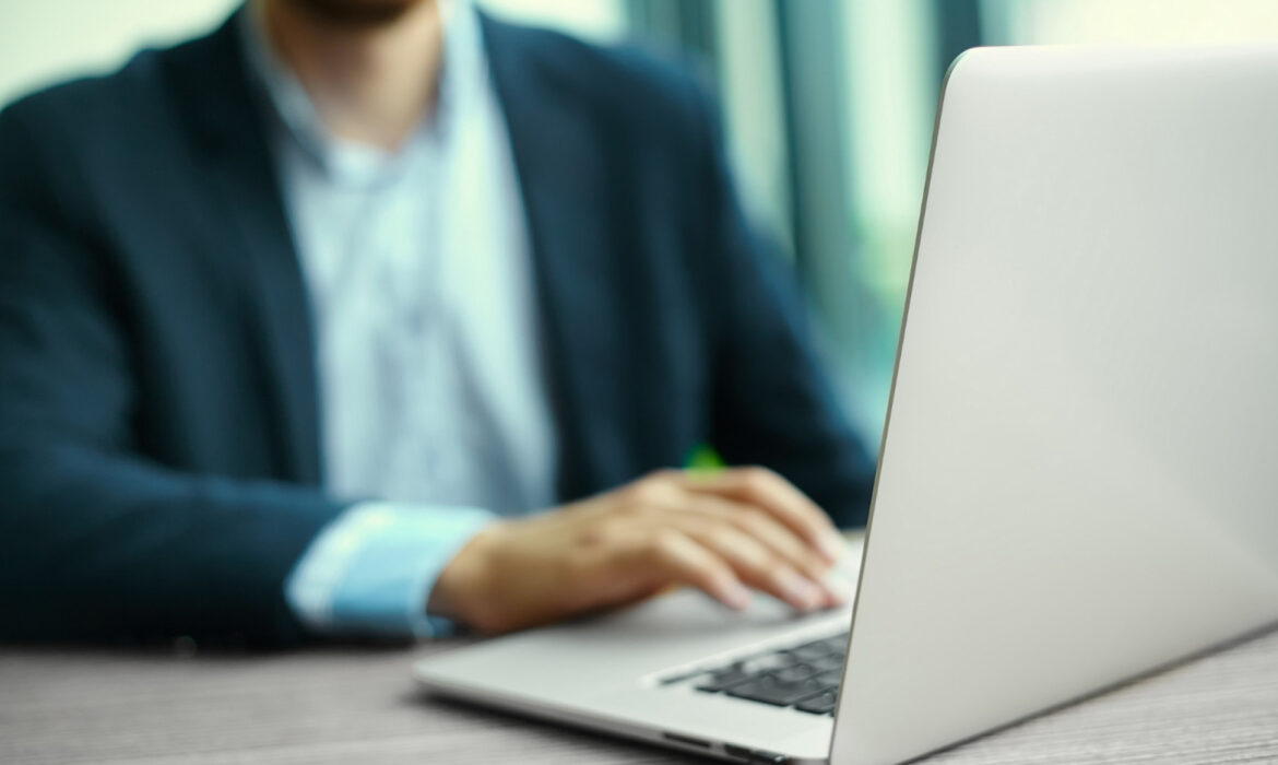PC portables vs tablettes : le duel pour votre matériel professionnel