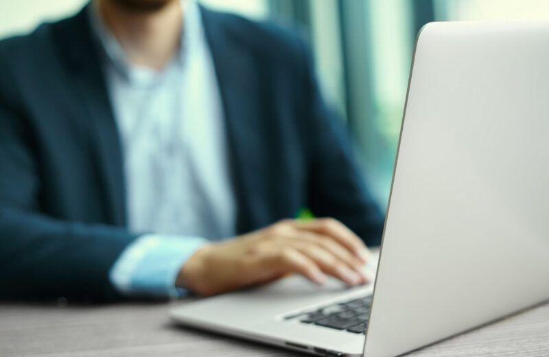 PC portables vs tablettes : le duel pour votre matériel professionnel