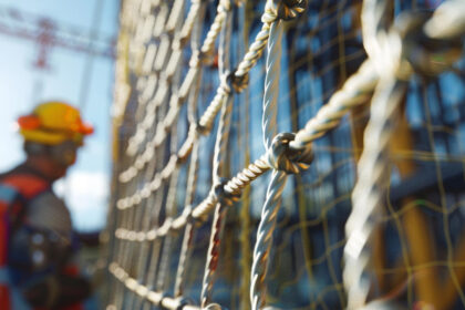 Protection collective sur chantier : quelles solutions anti-chute privilégier et rôle du coordonnateur sps ?