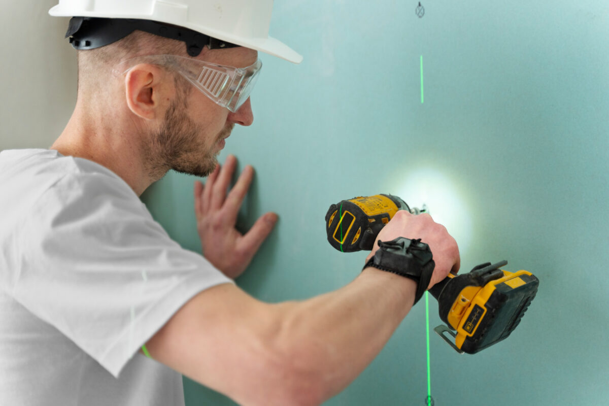 travail avec un niveau laser